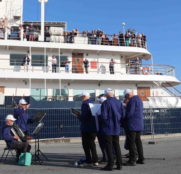 Krydstogtskibet Hebridean Sky får et musikalsk velkommen til Nyborg