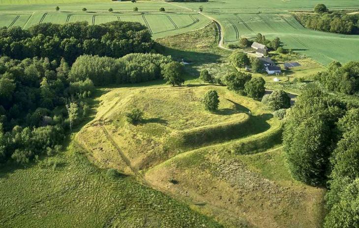 Besøg Magelund Voldsted i Ellested sogn i Nyborg, Fyn